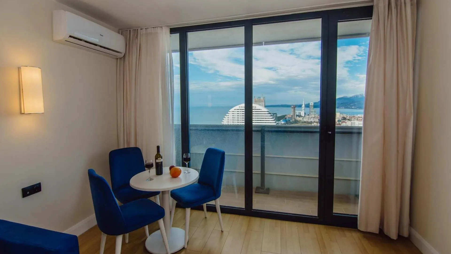 Panorama King Suite Sea View Hotel Batumi 5*,  Geórgia